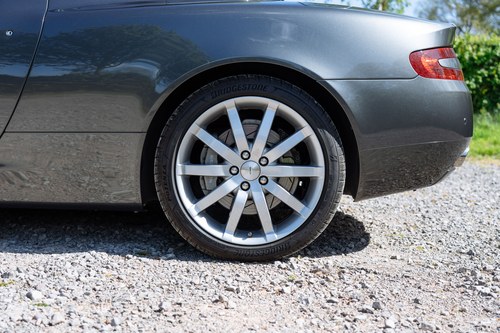 2006 Aston Martin DB9 Volante - 12,850 Miles à venda (imagem 37 de 158)