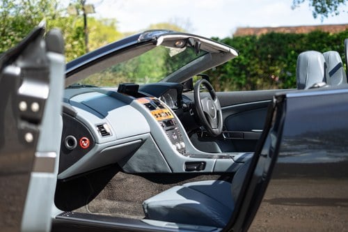 2006 Aston Martin DB9 Volante - 12,850 Miles à venda (imagem 42 de 158)