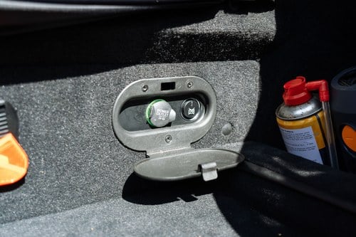 2006 Aston Martin DB9 Volante - 12,850 Miles à venda (imagem 75 de 158)