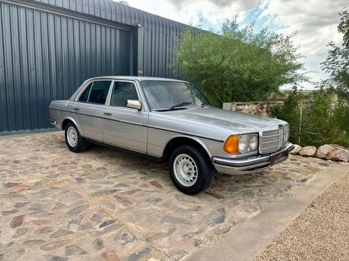 1985 Mercedes-Benz 240D W123 For Sale (picture 2 of 146)