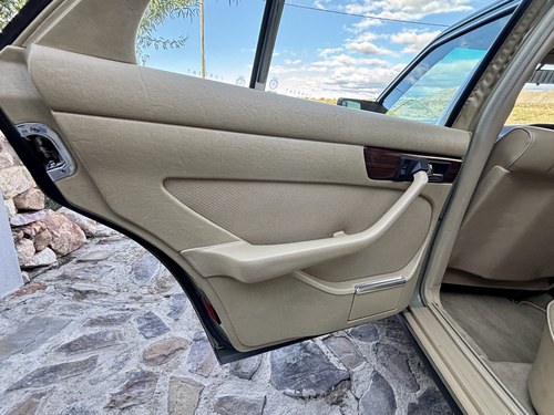 1983 Mercedes-Benz 380SE W126 For Sale (picture 37 of 148)