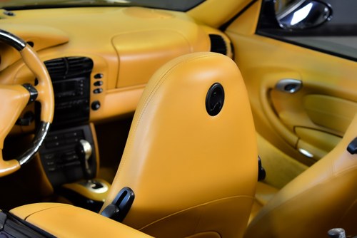 2000 Porsche 996 (911) Carrera 4 Cabriolet 3.4L Te koop (foto 76 van 89)