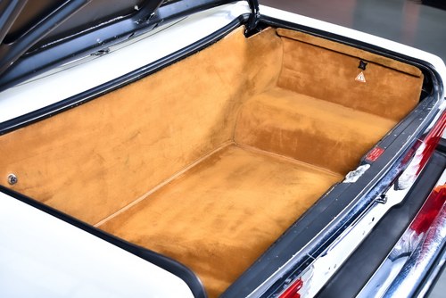 1987 Mercedes-Benz R107 560SL For Sale (picture 77 of 142)