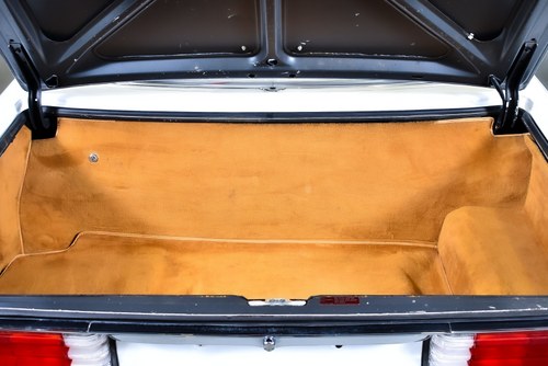 1987 Mercedes-Benz R107 560SL For Sale (picture 78 of 142)