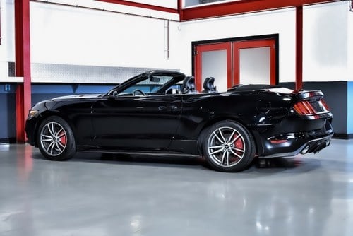 2016 Ford Mustang Ecoboost Convertible 2.3 à venda (imagem 17 de 86)