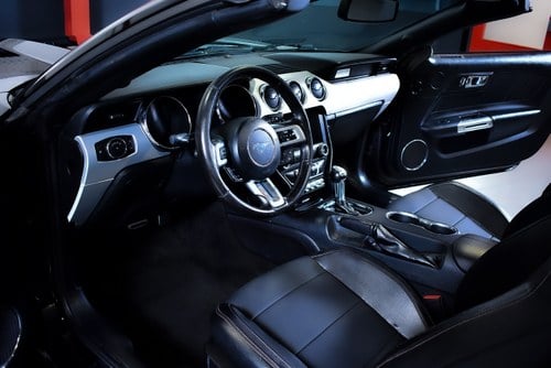 2016 Ford Mustang Ecoboost Convertible 2.3 à venda (imagem 38 de 86)