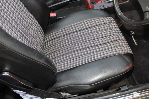 1986 Mercedes-Benz 300SL R107 For Sale (picture 46 of 175)