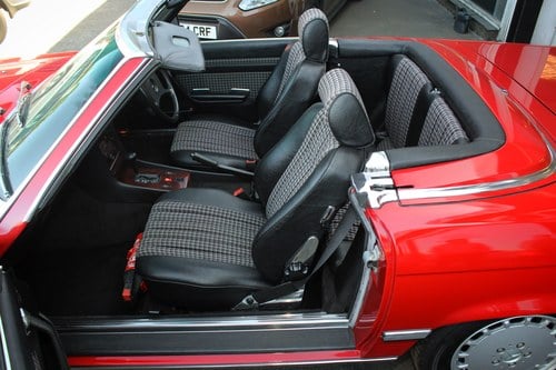 1986 Mercedes-Benz 300SL R107 For Sale (picture 52 of 175)