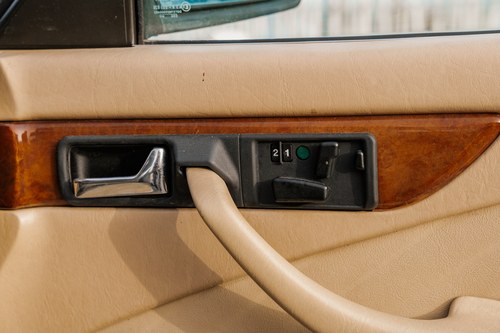 1990 Mercedes-Benz C126 560SEC For Sale (picture 43 of 177)