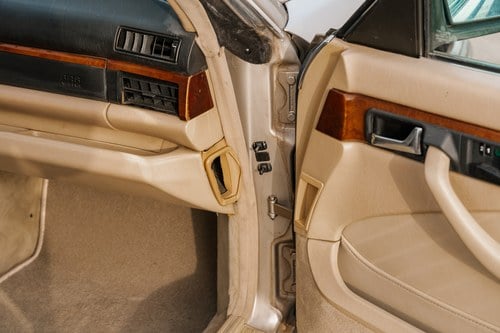 1990 Mercedes-Benz C126 560SEC For Sale (picture 44 of 177)