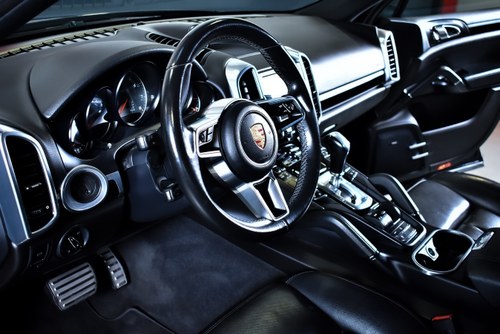 2015 Porsche Cayenne S 3,6L V6 à venda (imagem 36 de 89)