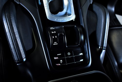 2015 Porsche Cayenne S 3,6L V6 à venda (imagem 42 de 89)