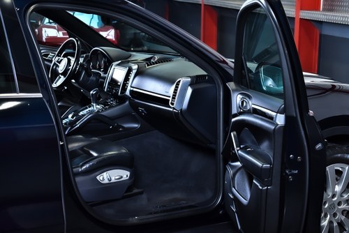 2015 Porsche Cayenne S 3,6L V6 à venda (imagem 47 de 89)