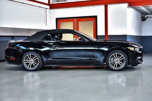 2017 Ford Mustang Convertible 2.3 Ecoboost till salu (bild 10 av 81)