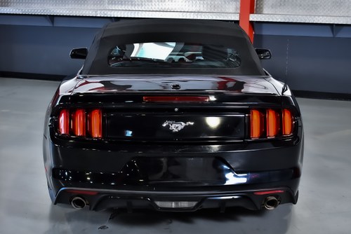 2017 Ford Mustang Convertible 2.3 Ecoboost till salu (bild 12 av 81)