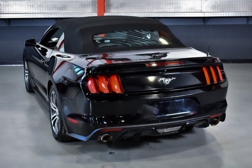 2017 Ford Mustang Convertible 2.3 Ecoboost till salu (bild 14 av 81)