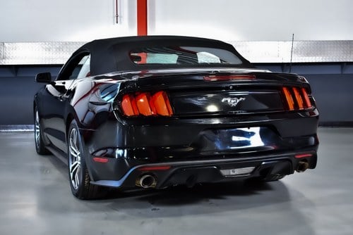 2017 Ford Mustang Convertible 2.3 Ecoboost till salu (bild 15 av 81)