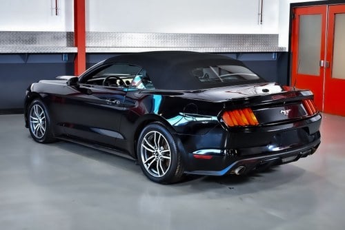 2017 Ford Mustang Convertible 2.3 Ecoboost till salu (bild 16 av 81)