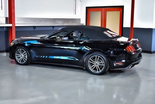 2017 Ford Mustang Convertible 2.3 Ecoboost till salu (bild 18 av 81)