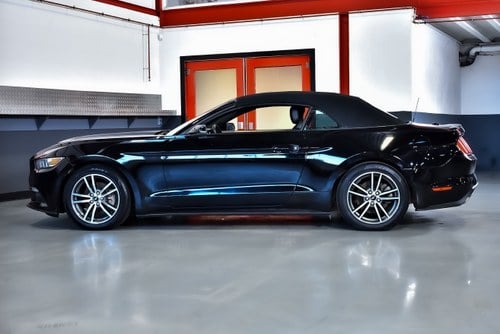 2017 Ford Mustang Convertible 2.3 Ecoboost till salu (bild 21 av 81)