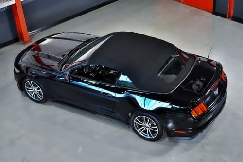 2017 Ford Mustang Convertible 2.3 Ecoboost till salu (bild 22 av 81)