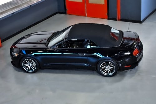 2017 Ford Mustang Convertible 2.3 Ecoboost till salu (bild 23 av 81)