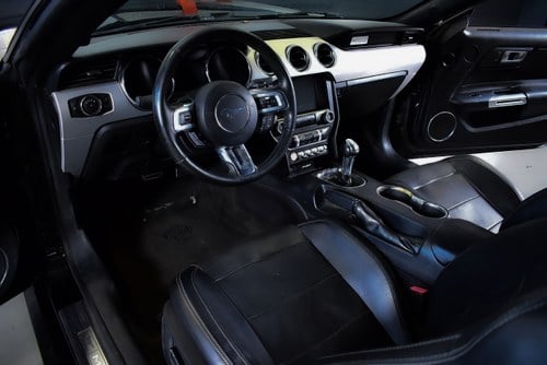 2017 Ford Mustang Convertible 2.3 Ecoboost till salu (bild 28 av 81)