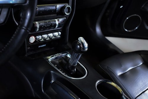 2017 Ford Mustang Convertible 2.3 Ecoboost till salu (bild 30 av 81)