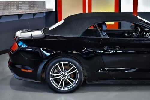 2017 Ford Mustang Convertible 2.3 Ecoboost till salu (bild 54 av 81)