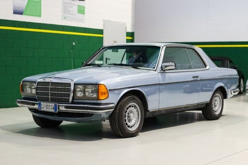 1977 Mercedes-Benz 230C W123 For Sale (picture 1 of 120)