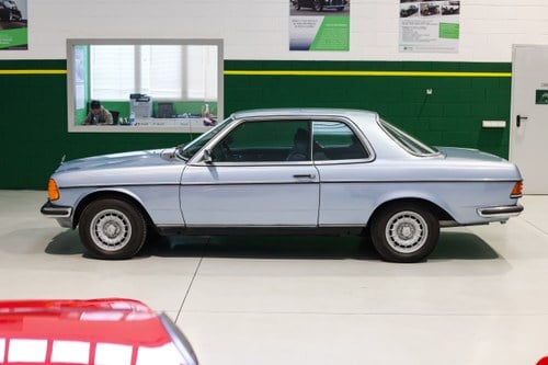 1977 Mercedes-Benz 230C W123 For Sale (picture 7 of 120)