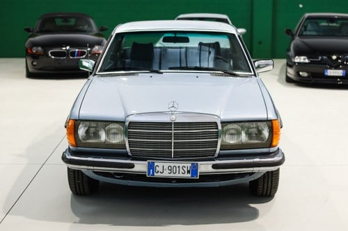 1977 Mercedes-Benz 230C W123 For Sale (picture 8 of 120)