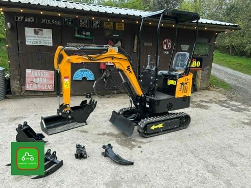 JPC HT12 MINI DIGGER 1-TON 3 BUCKETS, RAKE, QUICK HITCH VERKAUFT