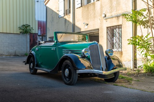 1934 Renault Primaquatre Cabriolet KZ24 à venda (imagem 1 de 101)