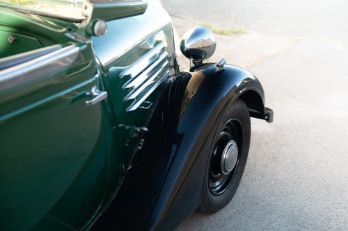 1934 Renault Primaquatre Cabriolet KZ24 à venda (imagem 52 de 101)