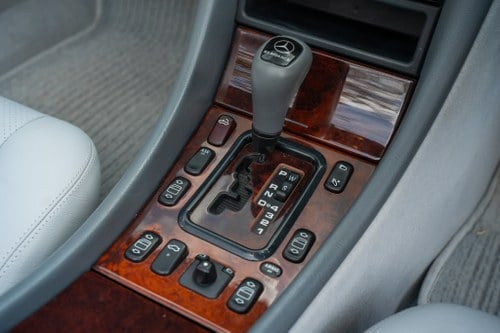 1998 Mercedes-Benz CLK230 Kompressor Cabriolet W208 For Sale (picture 39 of 149)