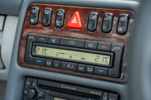 1998 Mercedes-Benz CLK230 Kompressor Cabriolet W208 For Sale (picture 44 of 149)