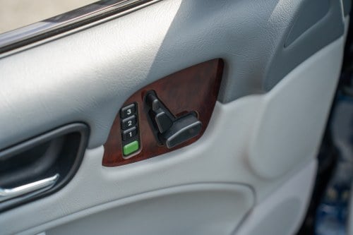 1998 Mercedes-Benz CLK230 Kompressor Cabriolet W208 For Sale (picture 48 of 149)
