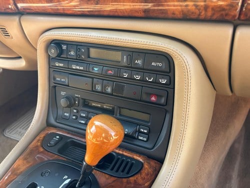 1997 Jaguar XK8 Convertible LHD X100 For Sale (picture 29 of 69)