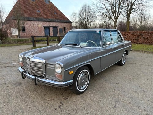 1972 Mercedes-Benz W115 220 LHD For Sale (picture 1 of 83)