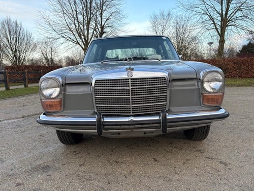 1972 Mercedes-Benz W115 220 LHD For Sale (picture 4 of 83)