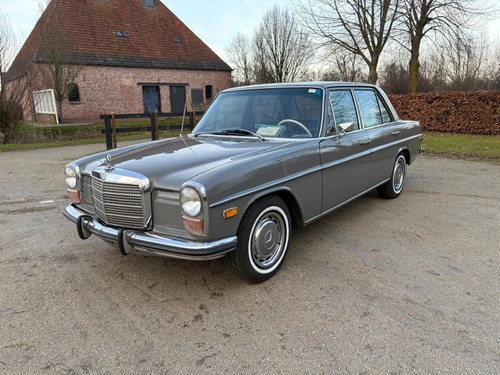 1972 Mercedes-Benz W115 220 LHD For Sale (picture 5 of 83)