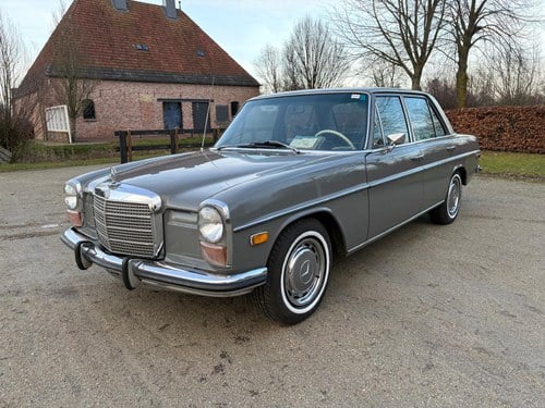 1972 Mercedes-Benz W115 220 LHD For Sale (picture 6 of 83)