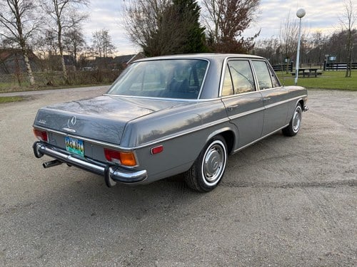 1972 Mercedes-Benz W115 220 LHD For Sale (picture 7 of 83)