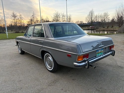 1972 Mercedes-Benz W115 220 LHD For Sale (picture 10 of 83)
