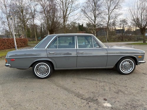 1972 Mercedes-Benz W115 220 LHD For Sale (picture 13 of 83)