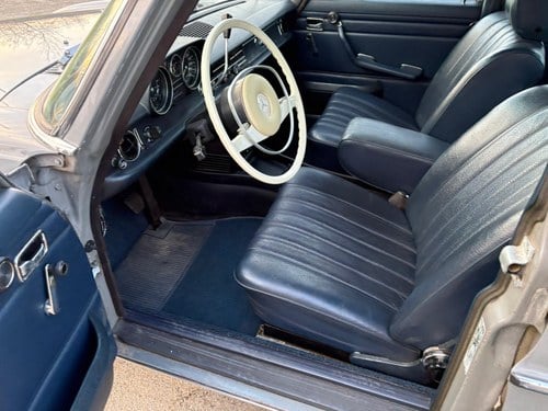 1972 Mercedes-Benz W115 220 LHD For Sale (picture 14 of 83)