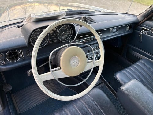 1972 Mercedes-Benz W115 220 LHD For Sale (picture 15 of 83)