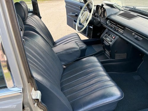 1972 Mercedes-Benz W115 220 LHD For Sale (picture 25 of 83)