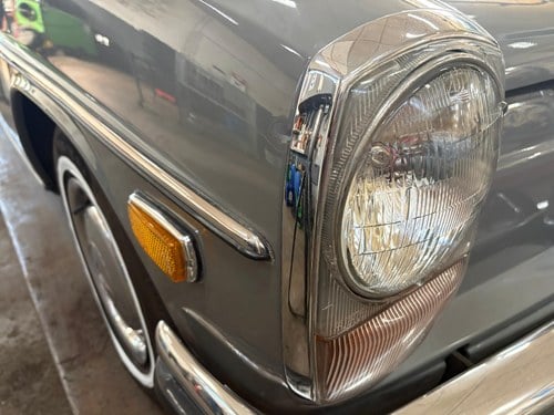 1972 Mercedes-Benz W115 220 LHD For Sale (picture 41 of 83)